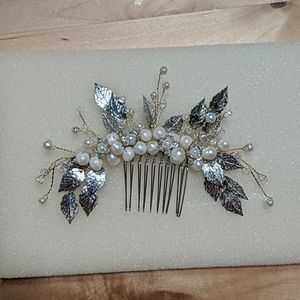 Pearl and silver leaf hair clip